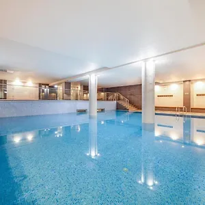 4* Hotell Yellow